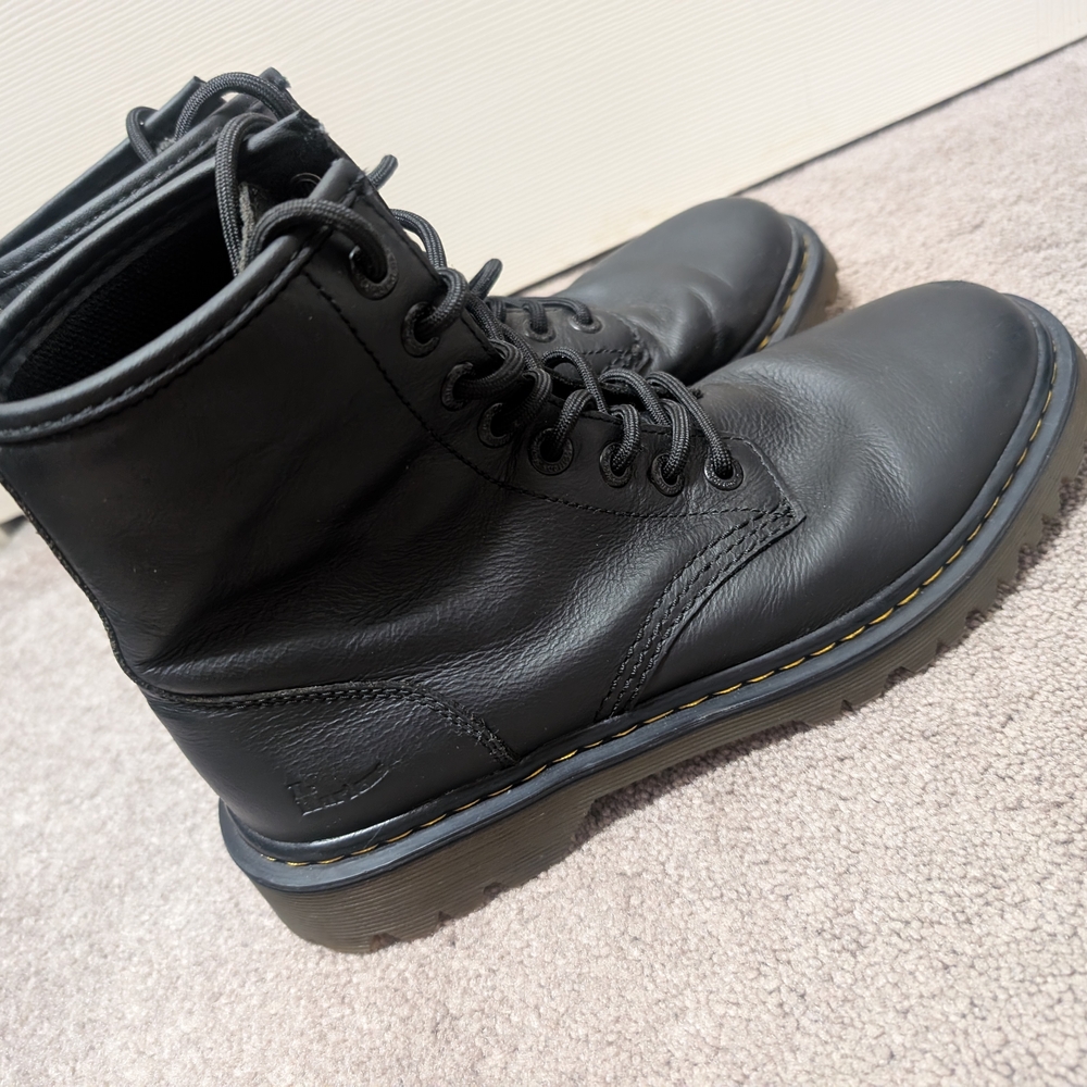 Dr. Marten Unisex Black Leathers Boots